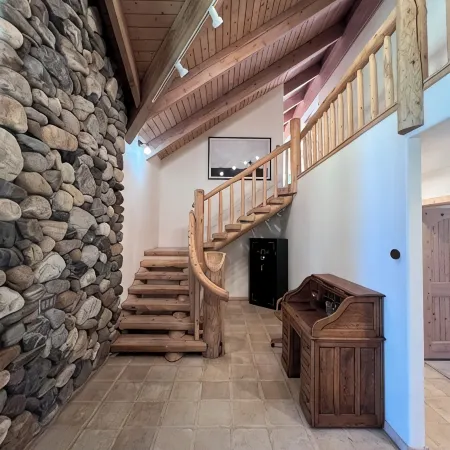 Luxurious Log Home Retreat