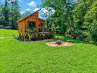 Tiny cabin sits by a bubbling, stocked creek. Pet friendly for a fee, hot tub - Chalets