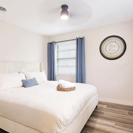Luxury 4BR Retreat – 10 Min to Downtown & Lake