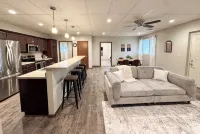 Beatrice Beauty - Remodeled 2 bed 2 bath in quiet neighborhood - Wifi