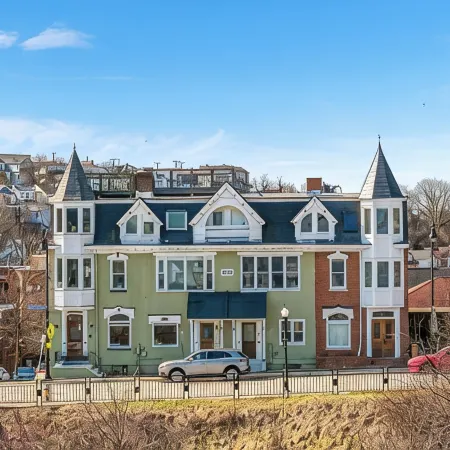 Breathtaking views of Pittsburgh from Mt. Washington! Rooftop deck + parking!