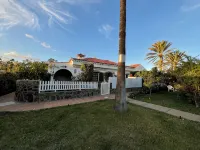Bungalow con Césped Privado y Piscina de Agua Salada. En Maspalomas, GC! - 2-Star