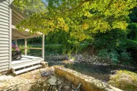 Helen's Newest Riverfront Rental on the Chattahoochee River - シャレー