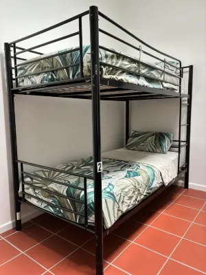 St Kilda Accommodation - بيوت الشباب