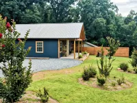 Mountain Views, Hot Tub & More — the Blue Moose Cabin Just Minutes from Town!