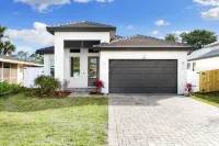 Brand New Luxury Pool & Spa Home Near Beach! - 무료 와이파이