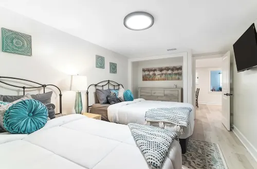 3B/2BA, oasis backyard/Hot tub, quiet neighborhood, ready for snowbirds too!