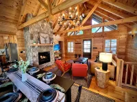 Mountain Hideaway - Hot Tub, Fire Pit, Close to Town - 4-Sterne
