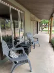 Walking distance to restaurants! Come enjoy our 3-bed cabin in Pine!