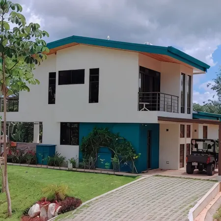Beautiful 3B / 2.5B New House with private pool surrounded by Jungle & Mountains