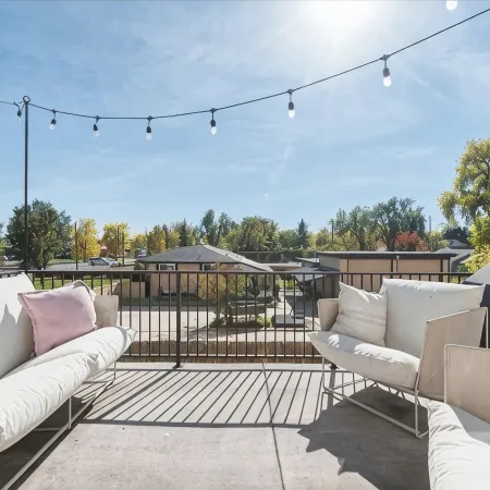 Bright/Beautiful new townhome near Old Town Arvada/Quick access to the Mountains