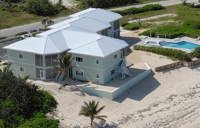 Cayman Breeze, Oceanfront Condo 2Br/2BA, with Pool, Near Rum Point