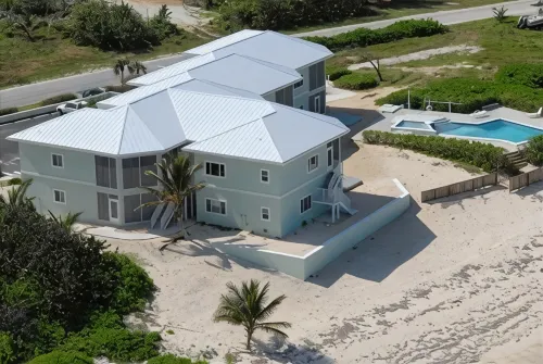 Cayman Breeze, Oceanfront Condo 2Br/2BA, with Pool, Near Rum Point