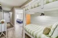 STUNNING 4TH FLOOR GULF FRONT CORNER UNIT with bunk beds - Beach