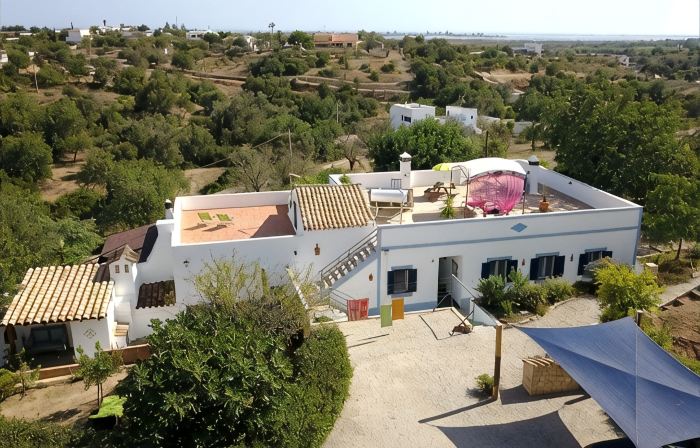Small apartment in a quiet location with two private terraces and sea views