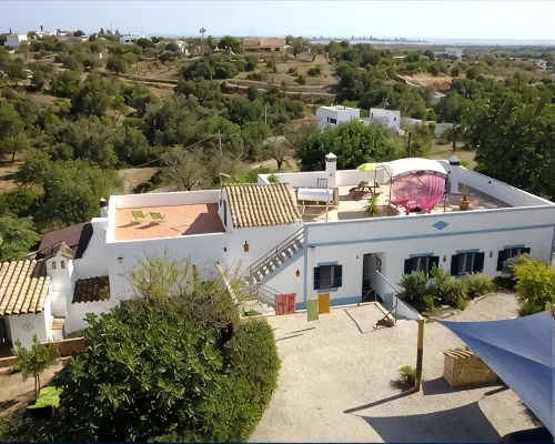 Small apartment in a quiet location with two private terraces and sea views Hotels in Quelfes