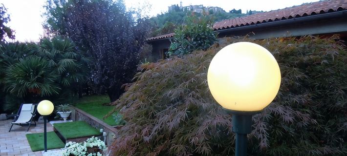 House with large veranda, garden and swimming pool Hotels in Capannori