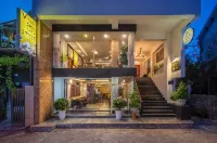 Vina Spa Hotel = โรงแรม วีนา สปา - ที่มีที่จอดรถ