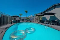 Shell Beach Inn - Beach