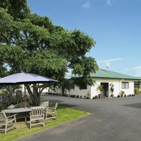 Coromandel Court Motel Отели в г. Коромандел