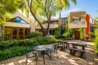 Sunward Park Guest House & Conference Center - parking