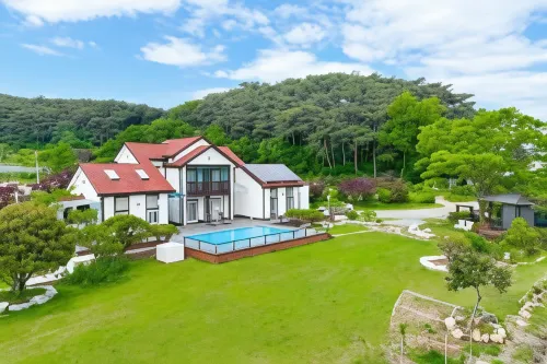 Anmyeondo Chingunae Pension - Pools