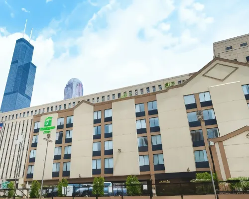Holiday Inn & Suites CHICAGO-DOWNTOWN by IHG Hotels near Douglas Park