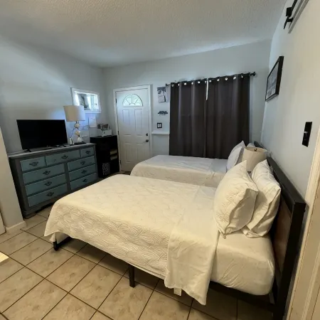 Nice studio near Anna Maria Island, IMG Academy, UTC Mall, Lecom Park