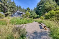 Bob Creek Cabin - across from Bob Creek Beach, Forest, hot tub