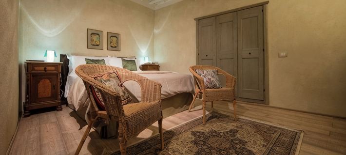 Apartment Me and You Cortona (with romantic outdoor shower on private courtyard) Ξενοδοχεία στην πόλη Cortona