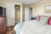 Rainbow Ranch: Family Friendly 4 Bedroom in Lovely Williamstown, 5 min to ARK! - 4-Star