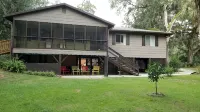 Stilt  home close to MacRaes, city dock, Wild Life Park. - balcony