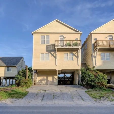 Dream Getaway a Gorgeous Private Oceanfront with Hot Tub Sleeps 12