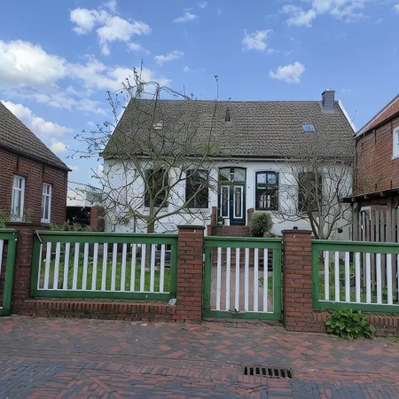 Vacation home for families/groups/friends Dogs allowed 8 adults 2 children