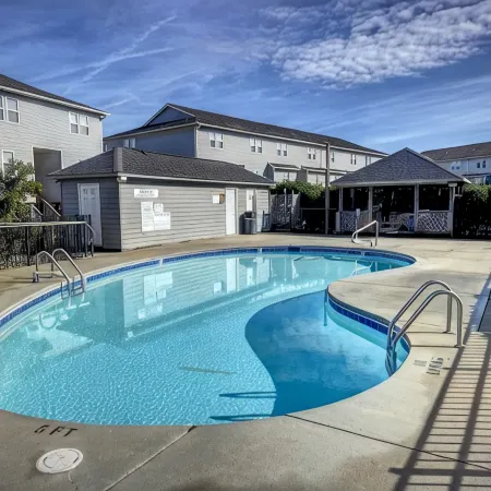Quiet Island Hideaway with private beach access/pool, near shops and food.