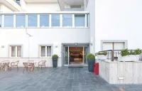 Suites & Residence Hotel - parking