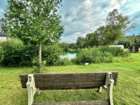 J19 South • Direct Trail Access  • King Suite • in Town • Fast WiFi • Sleeps 7