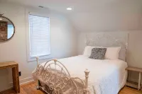 Stylish Stay Near CWS, Zoo & Downtown Fun - โฮมสเตย์