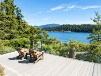 Waterfront Room with Private Bath and Deck Near Marina, Private Beach Access