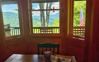 Stunning Smoky Mountain Views • Fire Pit • Wraparound Deck • Game Room - Alppimaja