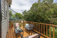 NEW Updated Farmhouse in Custer - 2 Blocks from Main Street!
