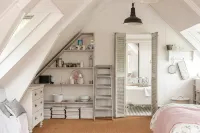 Lofty first floor barn conversion in stunning secluded setting. - Bungalow