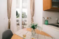 Comfort Apartment with Sea view & Pino - 民宿