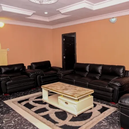 Abeokuta 2-Bed House Sleeps 4 with Free Parking