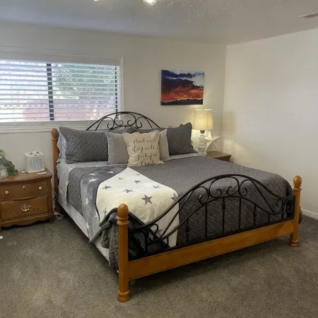 Cozy 1-bedroom apartment in St. George with AC, WiFi, BBQ grill and hot tub