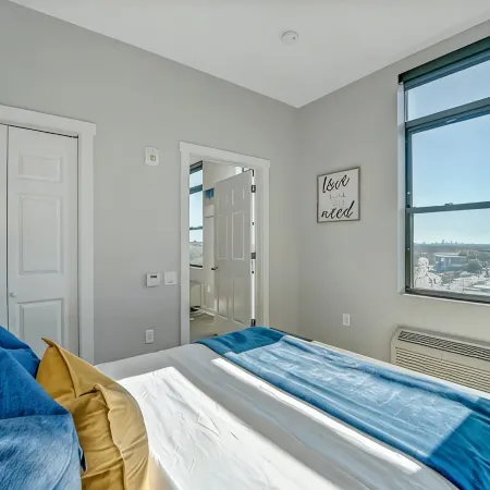Stylish 1br Unit. Parking. Easy Ride to NYC