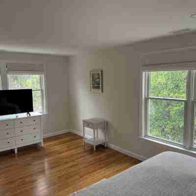 Brand New Four Bedroom Home Near Beach and Town Rooms