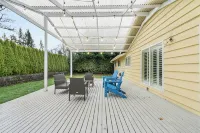 Charming Home in Bellevue – Near Downtown! - 방갈로