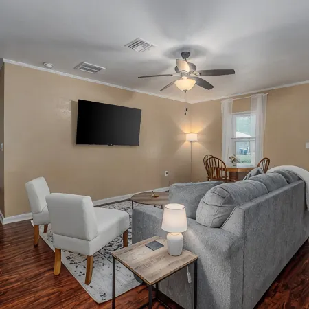 Bartow Oaks Oasis - Close to Downtown - Sleeps 7! Отели в г. Бартоу