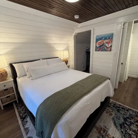 Keep it simple at this peaceful and centrally-located private haven.